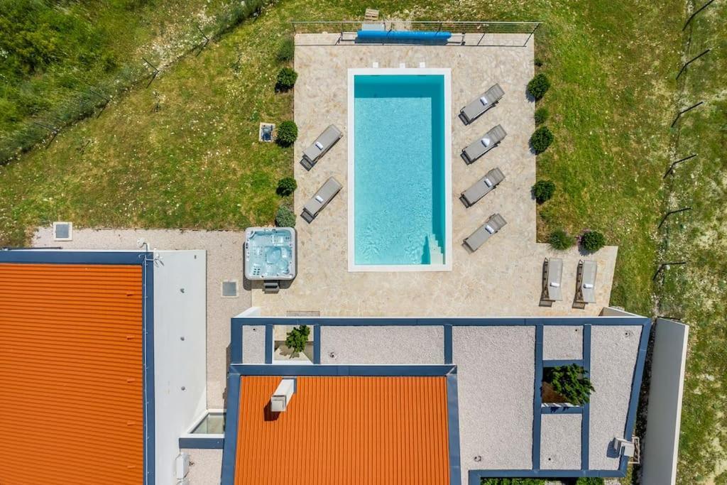 Villa T, Spacious With Heated Pool, Hot Tub & Sauna Rastevic المظهر الخارجي الصورة