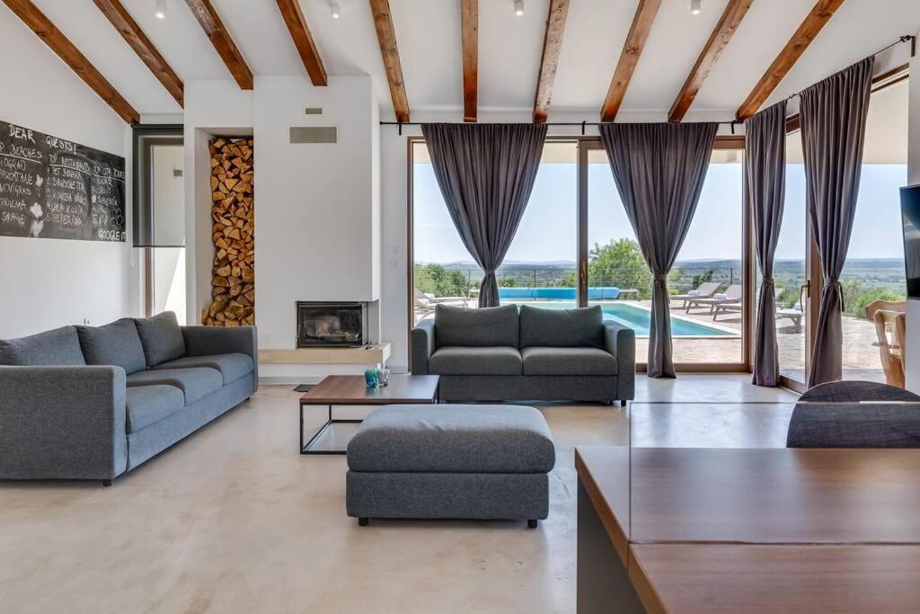 Villa T, Spacious With Heated Pool, Hot Tub & Sauna Rastevic المظهر الخارجي الصورة