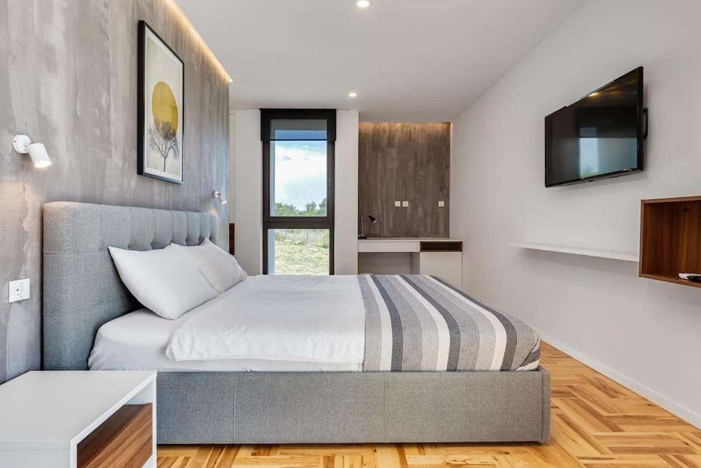 Villa T, Spacious With Heated Pool, Hot Tub & Sauna Rastevic المظهر الخارجي الصورة