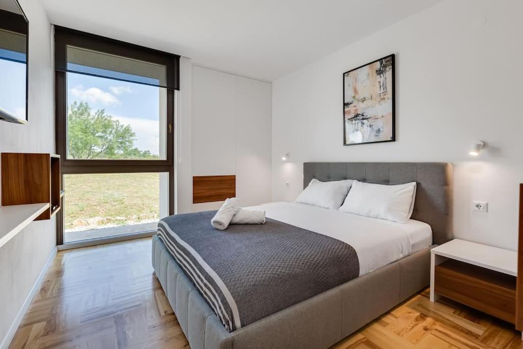 Villa T, Spacious With Heated Pool, Hot Tub & Sauna Rastevic المظهر الخارجي الصورة