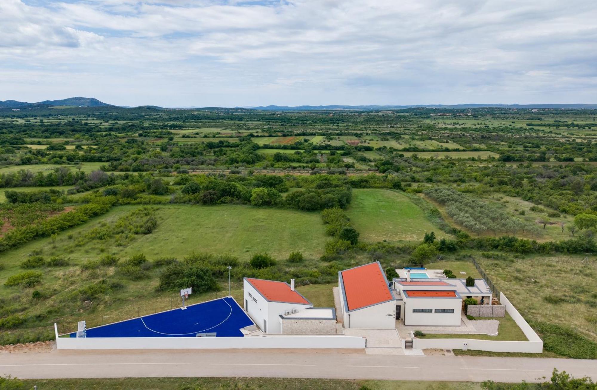 Villa T, Spacious With Heated Pool, Hot Tub & Sauna Rastevic المظهر الخارجي الصورة