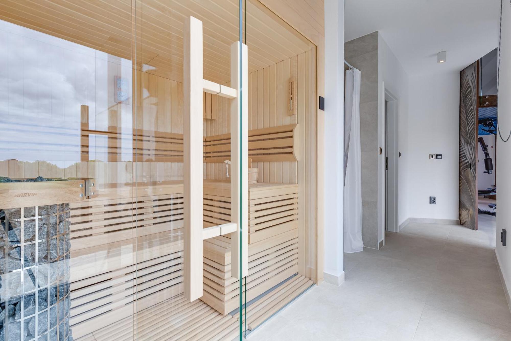 Villa T, Spacious With Heated Pool, Hot Tub & Sauna Rastevic المظهر الخارجي الصورة